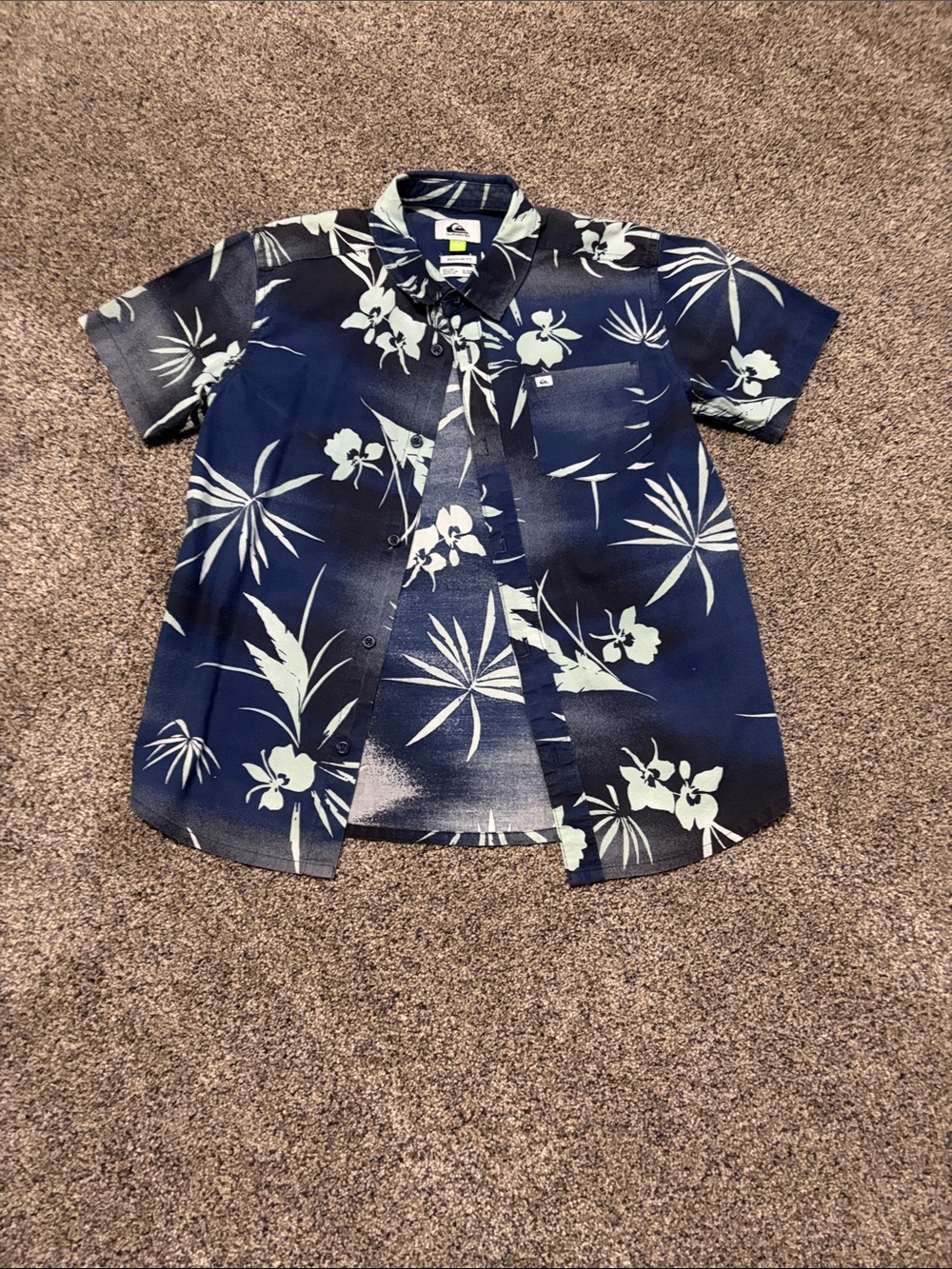 Boys Quiksilver Navy and Light Blue Floral Button-Down Shirt Size Medium 12